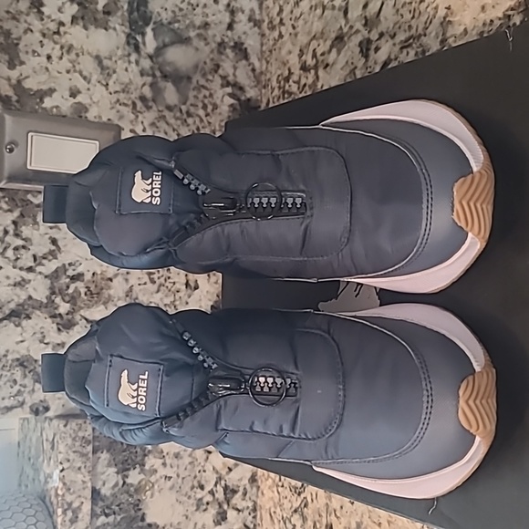 SOREL Boots - Picture 2 of 8